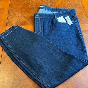 Dark wash skinny jeans. Old navy 22, short.